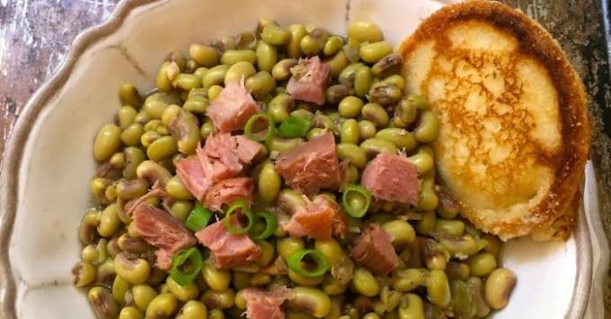  A delicious twist on classic black-eyed peas.