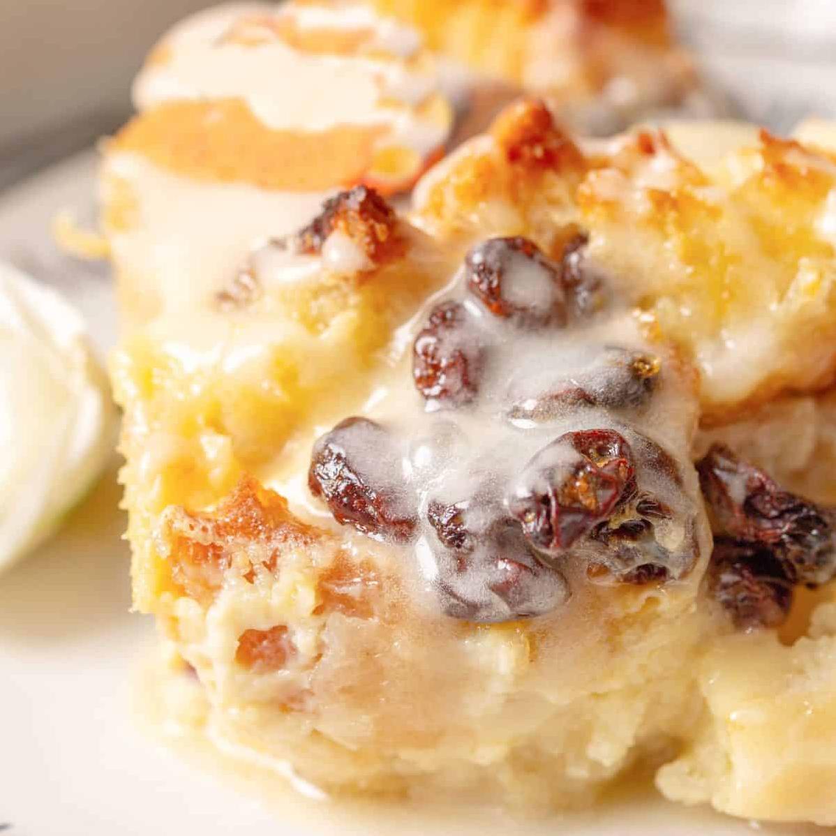  A spoonful of bread pudding ready to melt in your mouth.