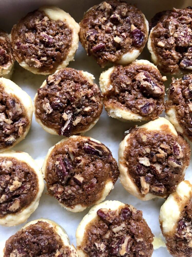  Bite-sized Bliss: Our Southern Pecan Pie Mini Tarts