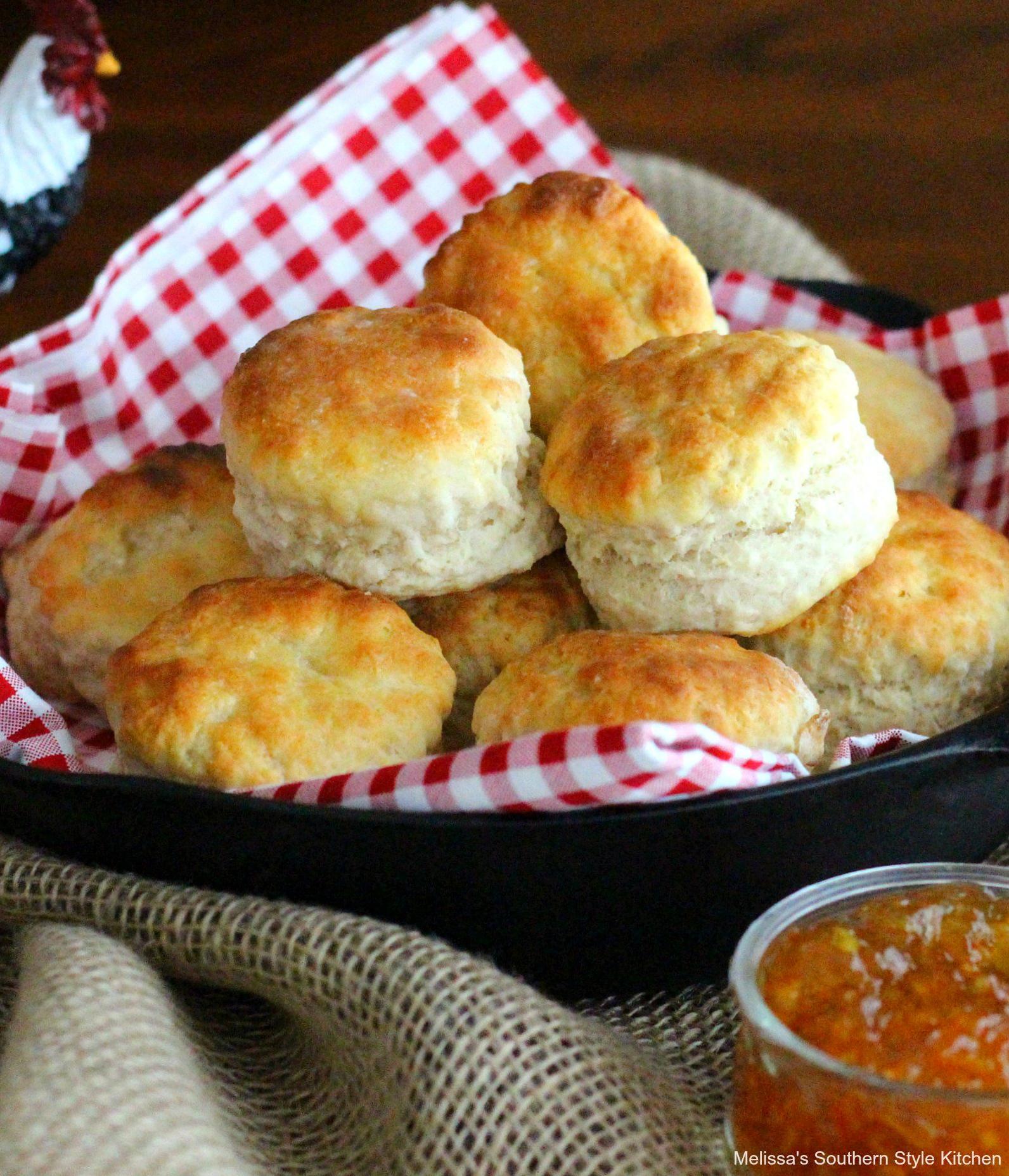  Close-up of fresh, oven-baked Southern biscuits straight out of the oven