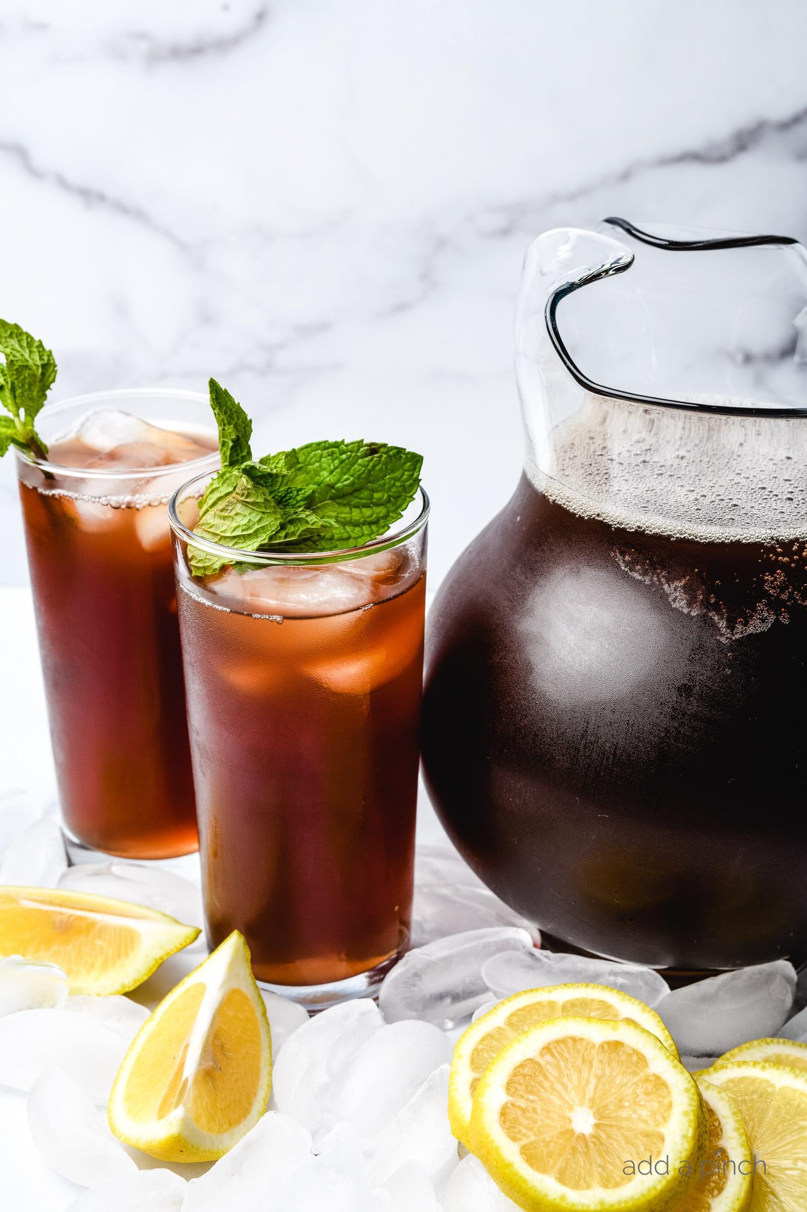  Dive into the deep south with every sip of this classic iced tea recipe.