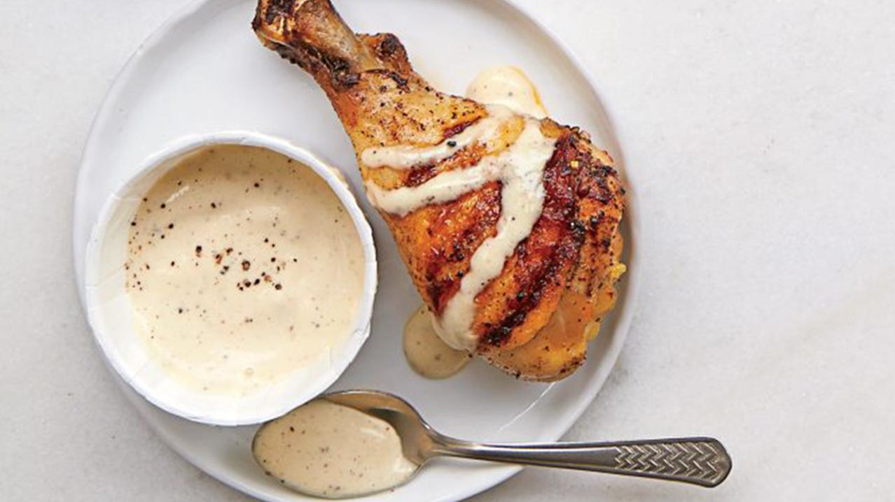  Drizzle white BBQ sauce over grilled chicken, pork, or seafood to take your meal to the next level.