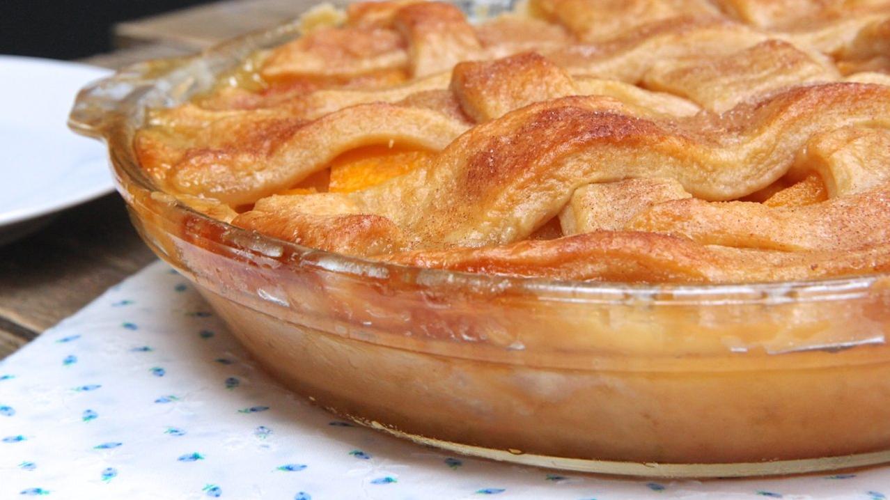 The Sweet Indulgence: Southern Peach Pie Recipe