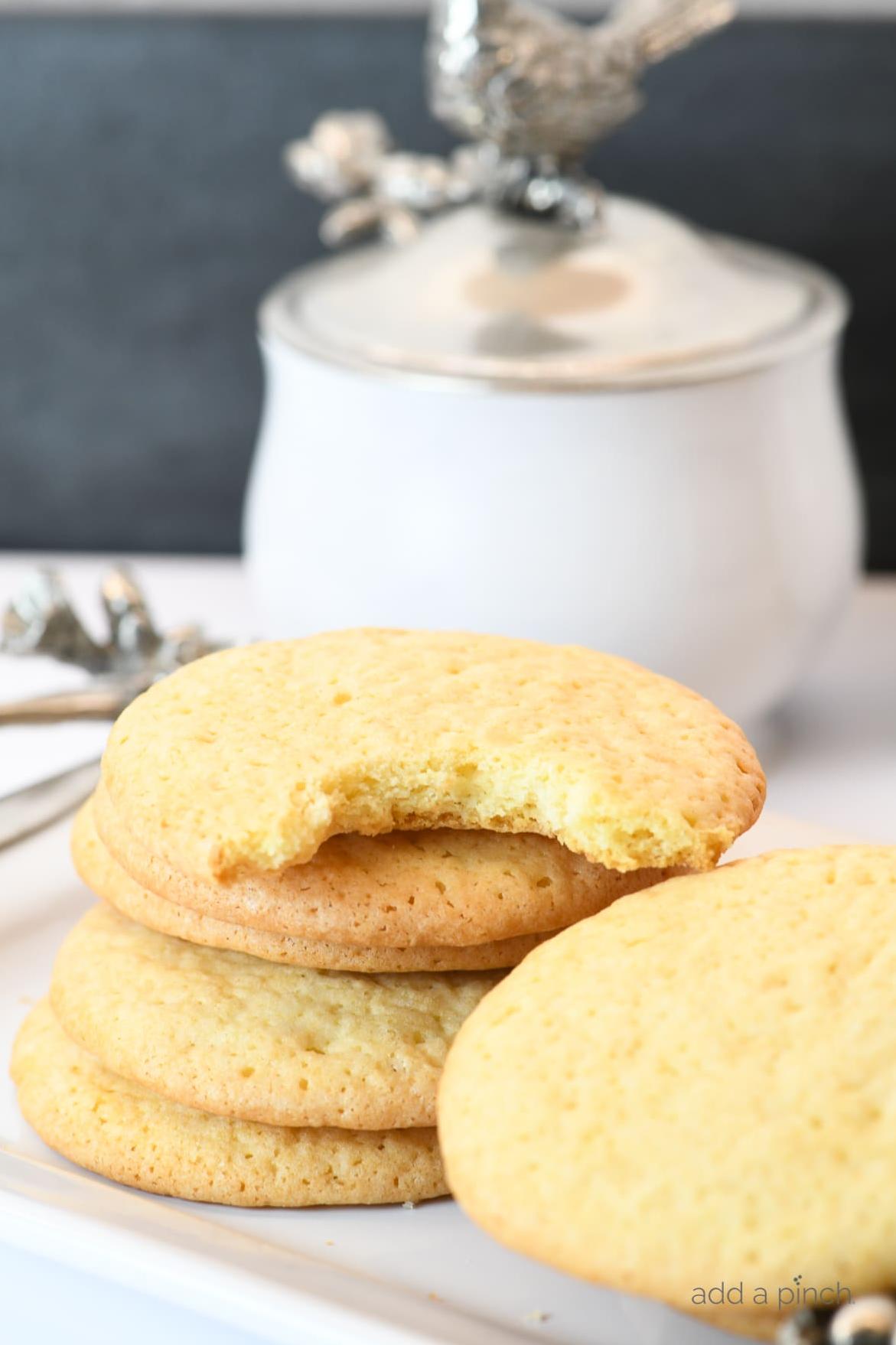  Enjoy a cozy evening in with a hot cup of tea and a plate of these deliciously crumbly cookies.