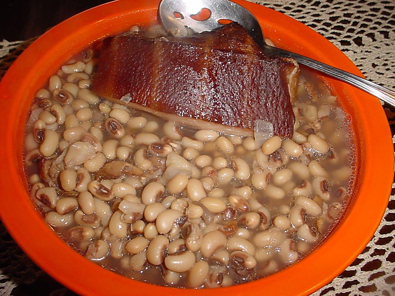  Fresh black-eyed peas are the star of this southern dish.