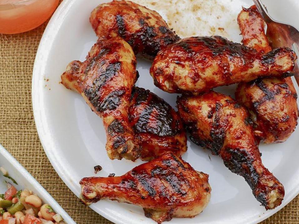  Get ready for a juicy and flavorful southern-style grilled chicken!