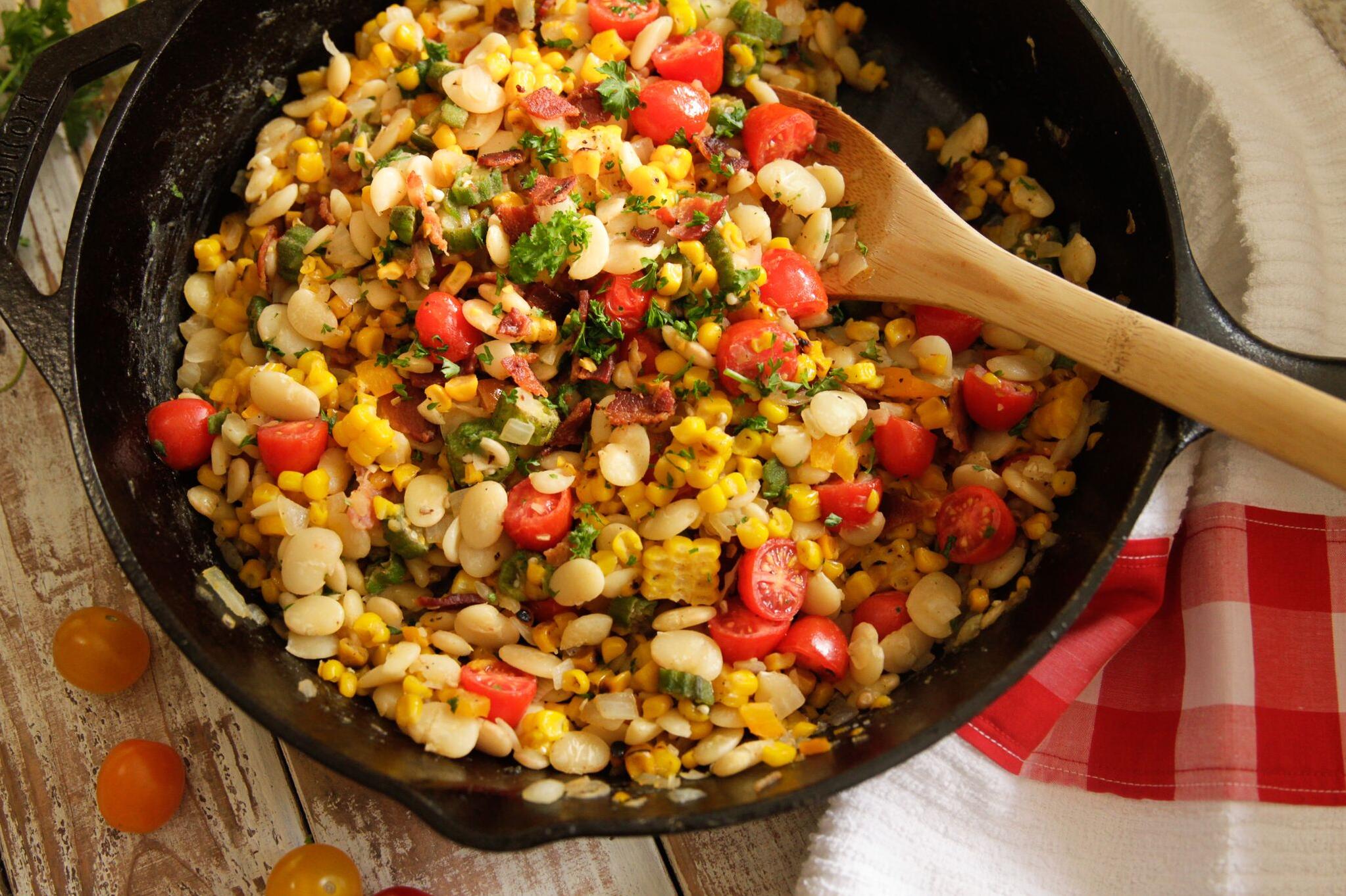  Get ready to enjoy a bowl of the South with this Southern Style Succotash recipe!
