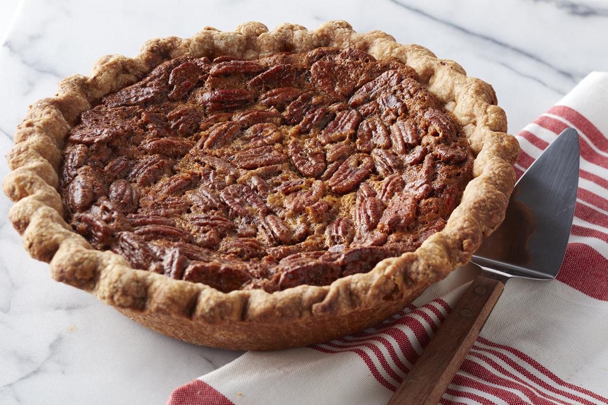  Get ready to indulge in this mouth-watering Southern Peanut Butter Pecan Pie!