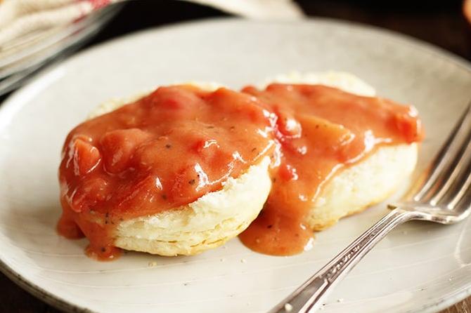  Homemade tomato gravy with freshly baked biscuits? Yes please!