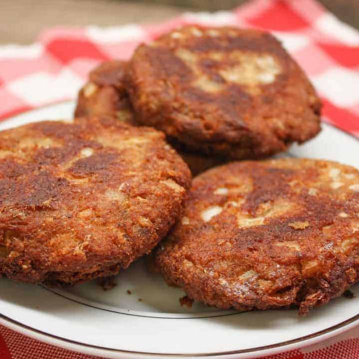 Mouth-Watering Salmon Cakes in Just 10 Minutes!