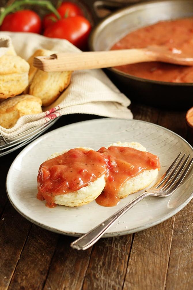 Southern Style Tomato Gravy With Biscuits