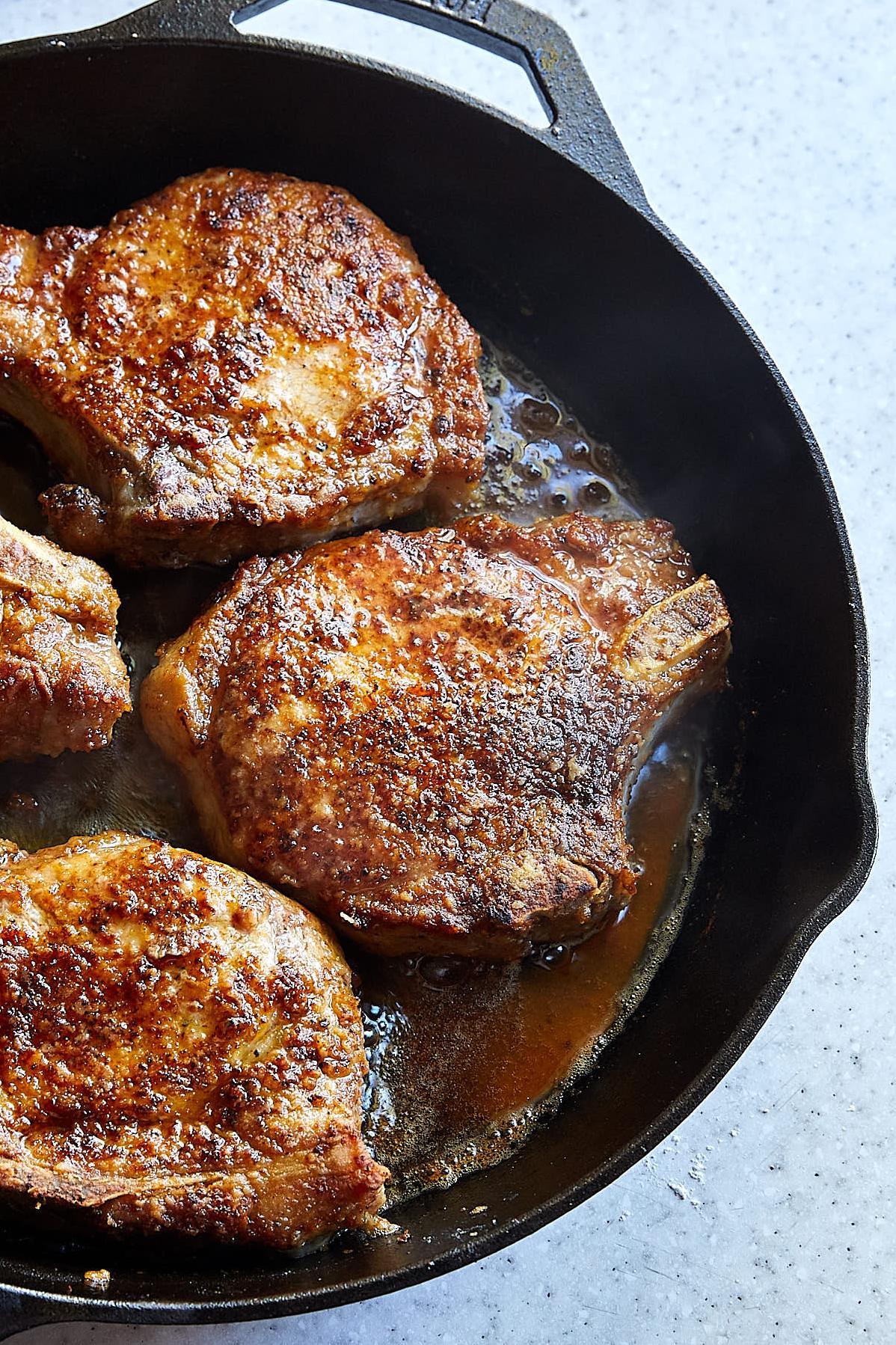  The juicy and flavorful pork chops will be the star of your dinner table.