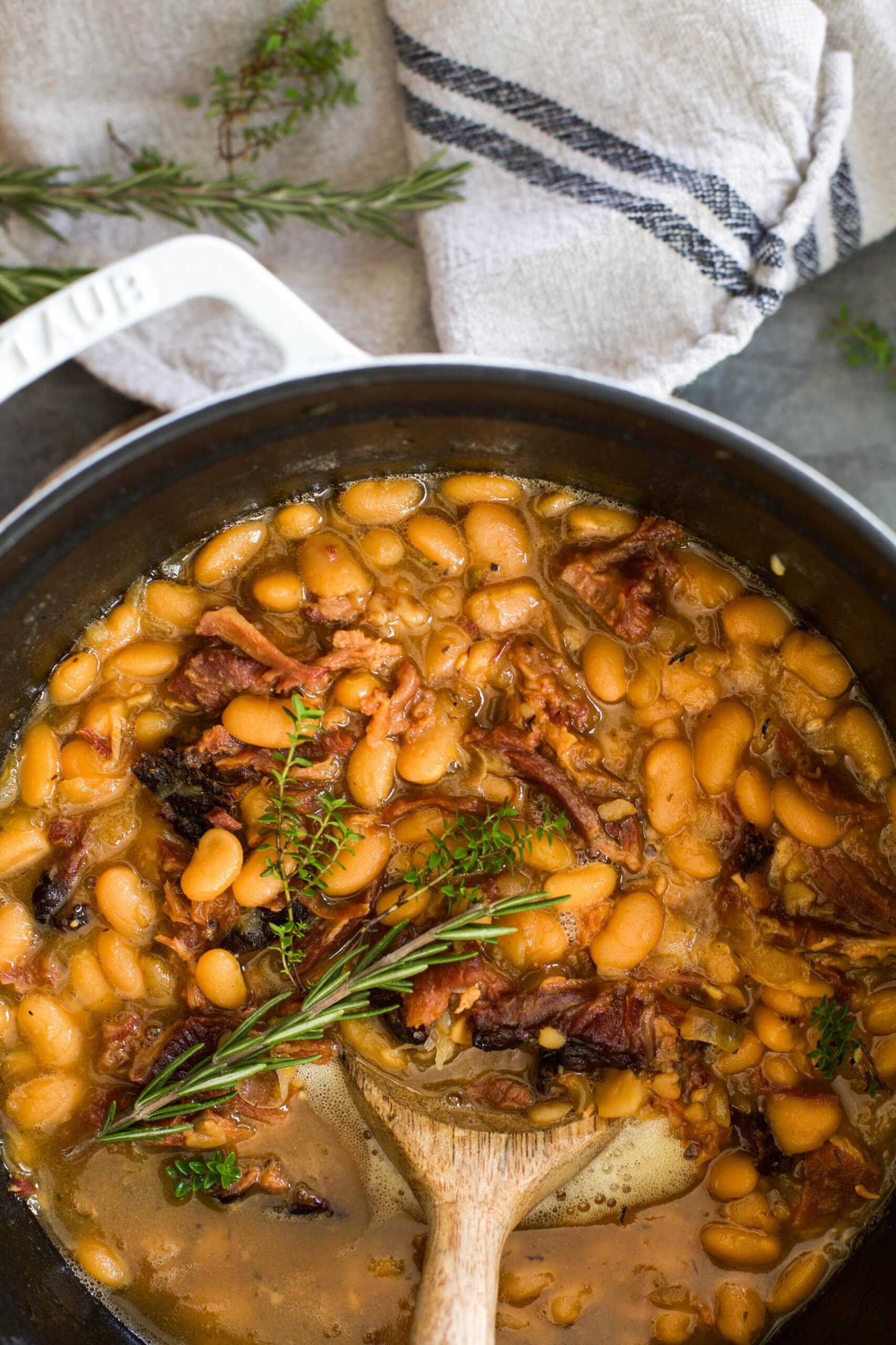  These white beans are packed with flavor from aromatic herbs and spices.