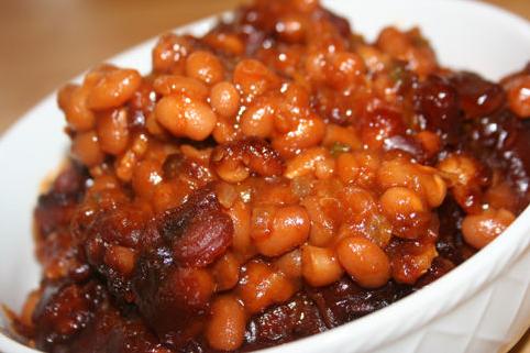  Top these baked beans with bacon bits for an extra delicious kick of flavor.